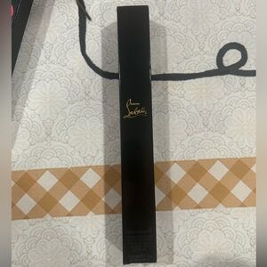 The Christian Louboutin Oeil Velours Velvet Eye Definer in "Hot Chick 500" NIB